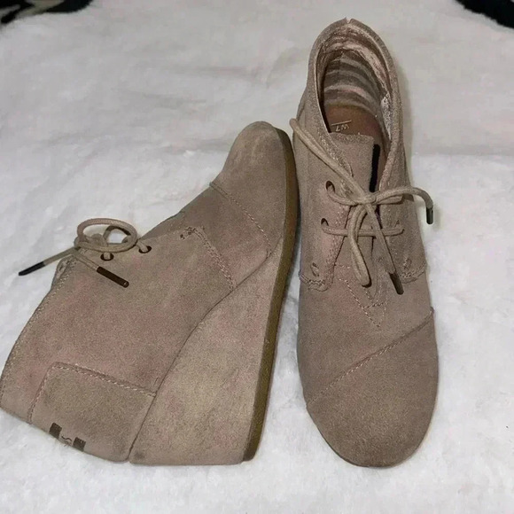 TOMS Desert Wedge Taupe Tan Bootie Boots Size 7 Preppy Fall Winter Preppy Casual - Picture 2 of 13